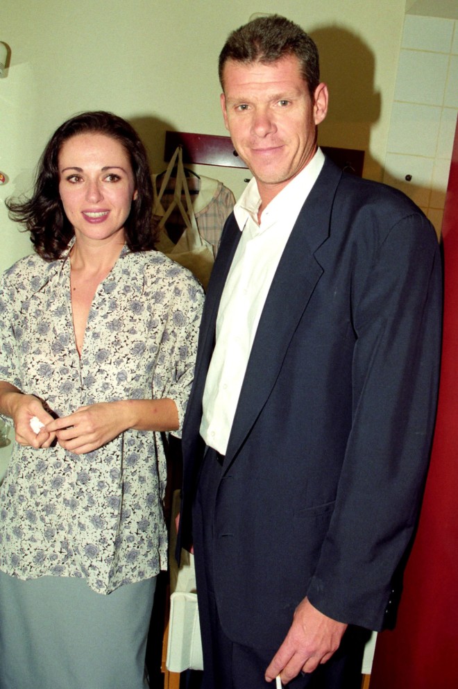 Η Κοραλία Καράντη με τον πρώην σύζυγό της Τζώνη Καλημέρη το 1998 