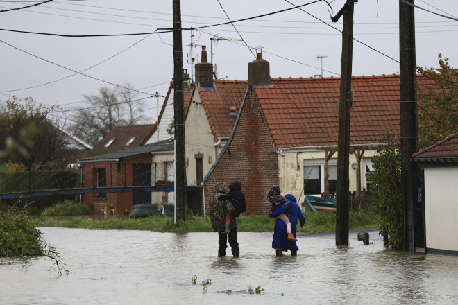 Στιγμιότυπο από τις πλημμύρες στη βόρεια Γαλλία, στις 14/11/23 (AP Photo/Aurelien Morissard, Pool)