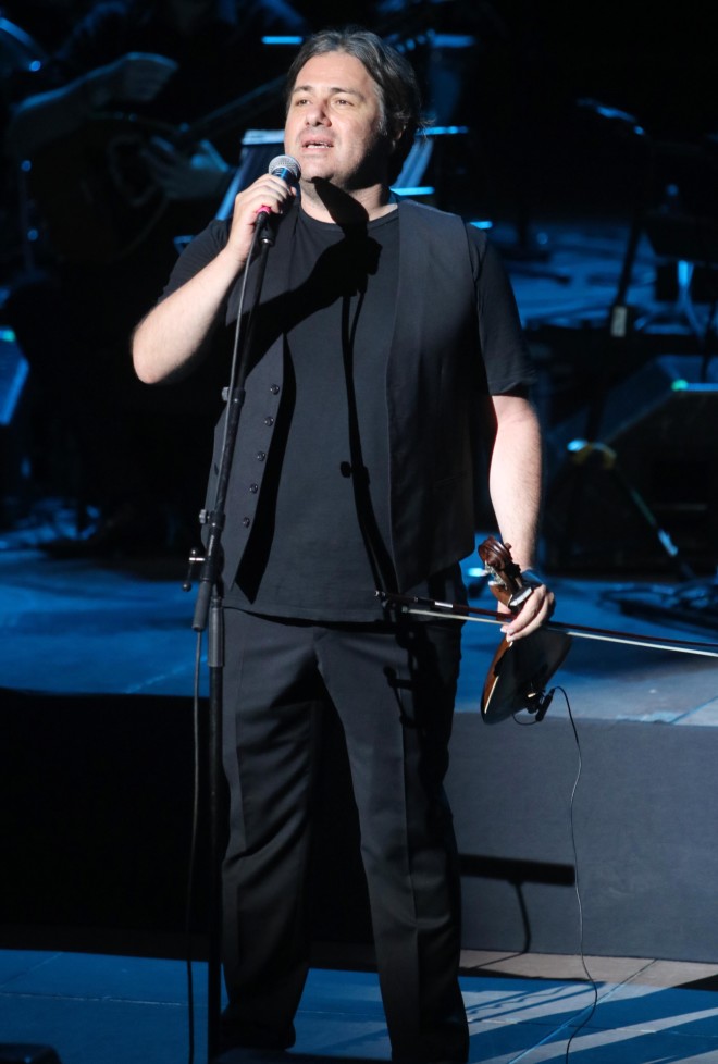 Το 2017, ο Μάνος Πυροβολάκης τραγούδησε στη συναυλία - αφιερωμα στον Μανώλη Ρασούλη /Φωτογραφία NDP Photo Agency