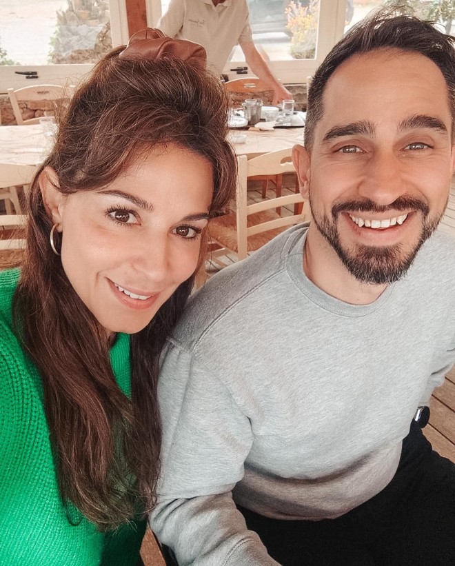 Παλιότερη selfie της Κατερίνας Παπουτσάκη με τον αδερφό της
