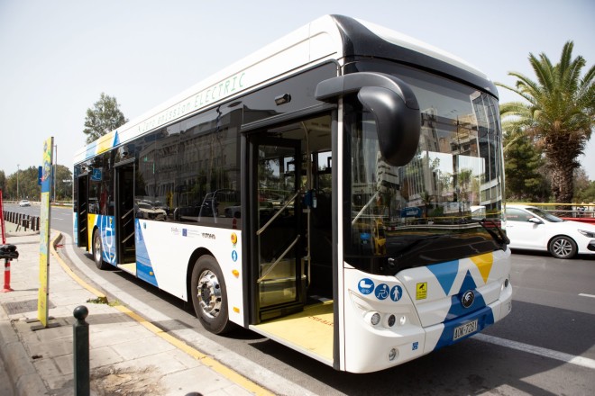 Ηλεκτρικό λεωφορείο της Αθήνας το οποίο ξεκίνησε δοκιμαστικά δρομολόγια    
