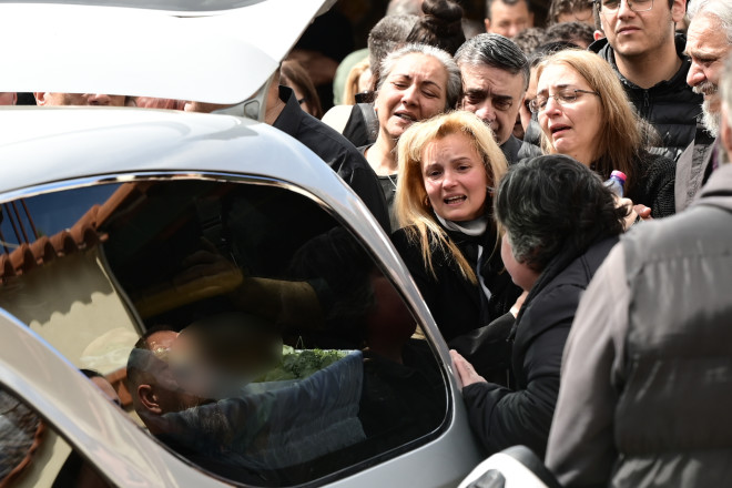 Θρήνος στην κηδεία της 28χρονης που δολοφονήθηκε στους Αγίους Αναργύρους - Eurokinissi