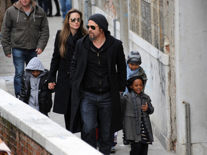 Τζολί και Πιτ με τα τρία τους παιδιά στη Βενετία, το 2010- AP Photo/Luigi Costantini