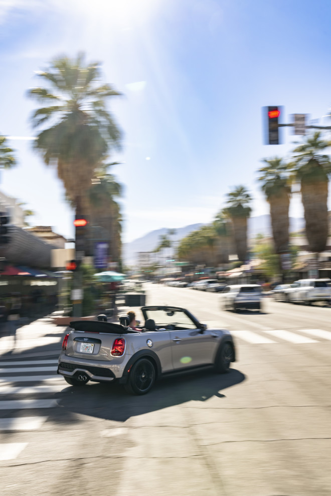 Το MINI Cooper S Cabrio στο Palm Springs