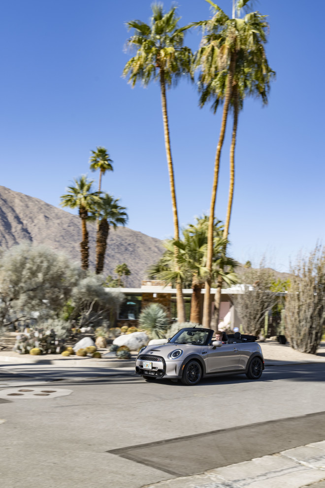 Το MINI Cooper S Cabrio στο Palm Springs