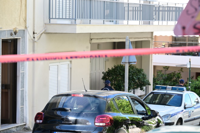 Μητέρα και γιος βρέθηκαν νεκροί μέσα στο διαμέρισμά τους στην Ηλιούπολη με τραύματα στο κεφάλι από πυροβόλο όπλο - eurokinissi