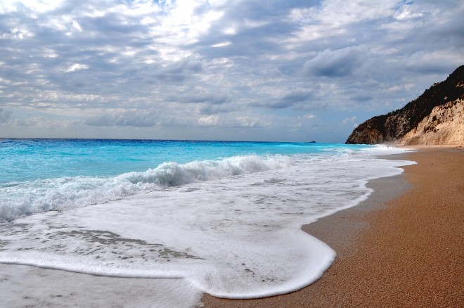 Ποιες είναι οι 198 «απάτητες παραλίες» της χώρας