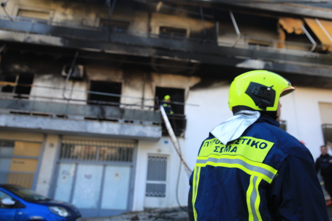Φωτιά σε πολυκατοικία στη Ριζούπολη/ Eurokinissi Γιάννης Παναγόπουλος