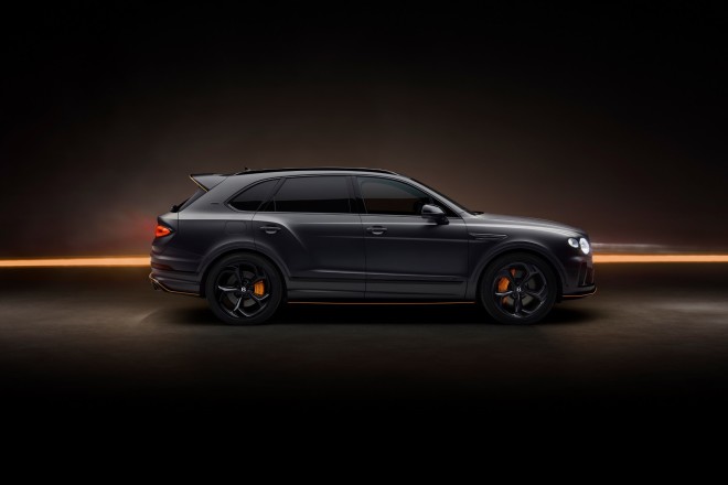 Η Bentley Bentayga  Black Edition