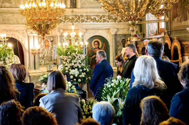 Θλίψη στην κηδεία του πατέρα του Γιάννη Καλλιάνου