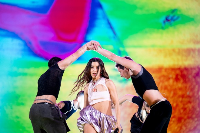 Σάττι: Tραγουδά το Zari ενώ ξεβάφεται live στο insta- «Να το κρατήσω αυτό;»