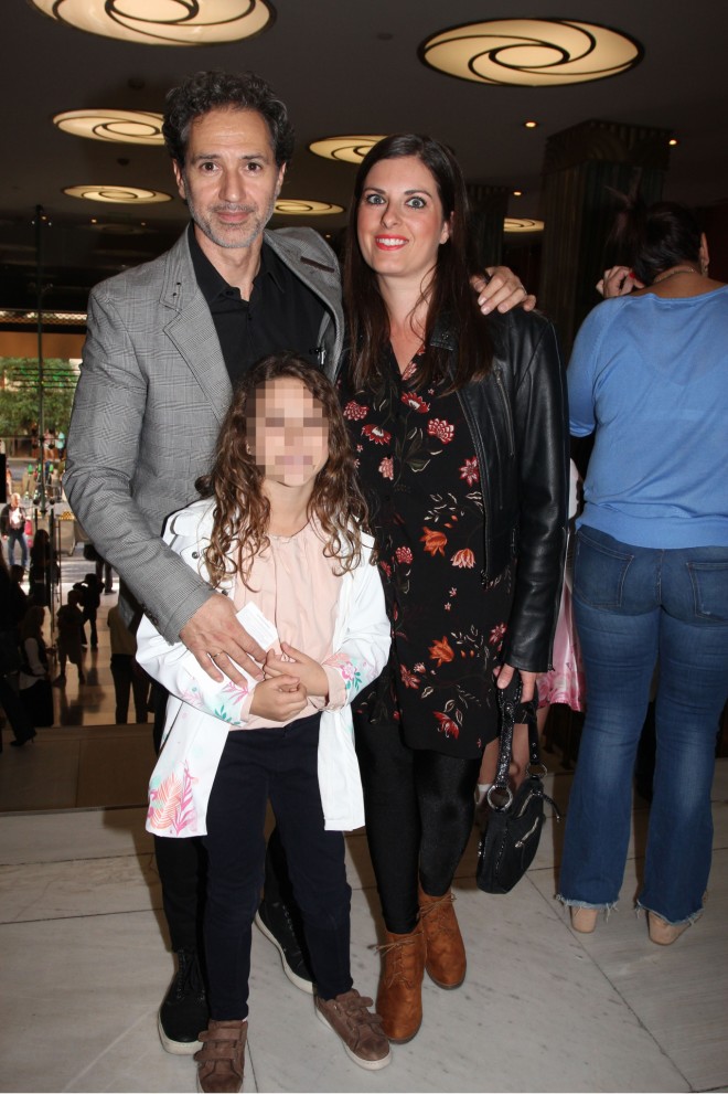Ο Δημήτρης Κόκοτας με τη σύζυγό του και την κόρη τους, το 2019/ NDP