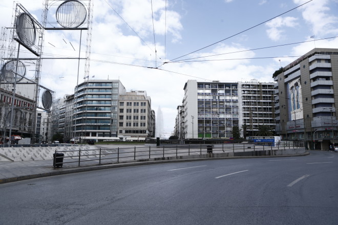 Έρημη πόλη η Αθήνα την Κυριακή του Πάσχα - Άδειοι οι δρόμοι