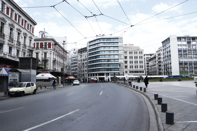 Έρημη πόλη η Αθήνα την Κυριακή του Πάσχα - Άδειοι οι δρόμοι