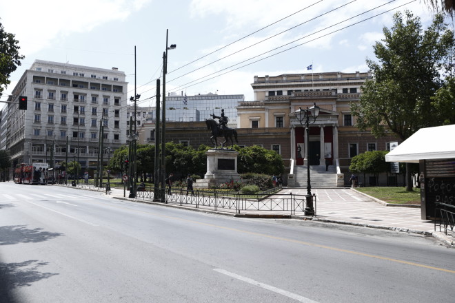 Έρημη πόλη η Αθήνα την Κυριακή του Πάσχα - Άδειοι οι δρόμοι
