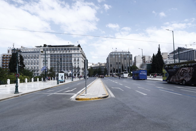 Έρημη πόλη η Αθήνα την Κυριακή του Πάσχα - Άδειοι οι δρόμοι