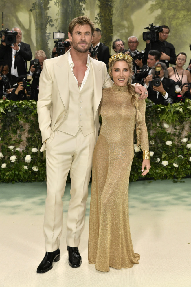 Ο Chris Hemsworth και η σύζυγός του Elsa Pataky με Tom Ford δημιουργίες - Φωτογραφία AP