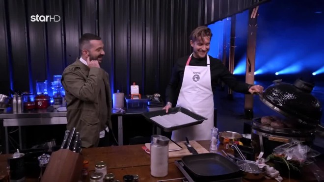 MasterChef: Ο Λεωνίδας Κουτσόπουλος ξεκαρδίστηκε στα γέλια με τα μπιφτέκια του Χρήστου