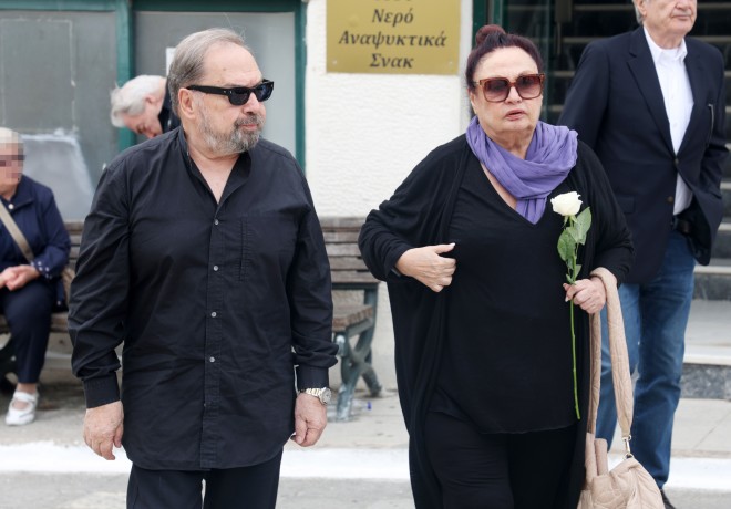 Κηδεία Άννας Παναγιωτοπούλου: Σταμάτης Φασουλής & Μίρκα Παπακωνσταντίνου
