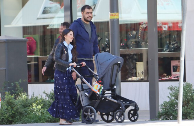 Παύλος Μαρινάκης: Η βόλτα με την οικογένειά του στην Αθήνα - Φωτογραφία NDP