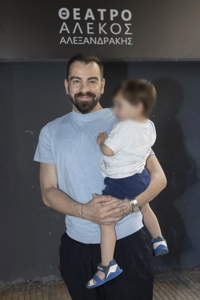 Ο Χρήστος Βέργαδος με το βαφτιστήρι του