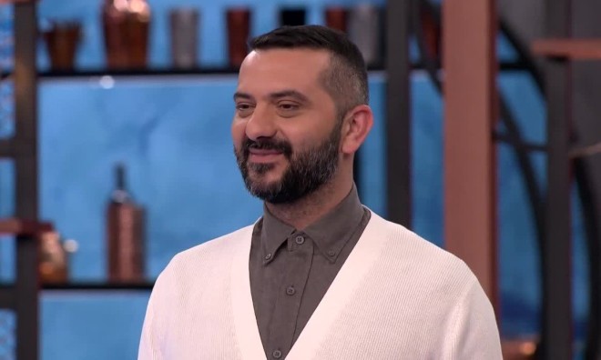 MasterChef 2024: Ο Λεωνίδας Κουτσόπουλος ζήτησε από τους άντρες να προσέξουν τη μία και μοναδική γυναίκα του διαγωνισμού