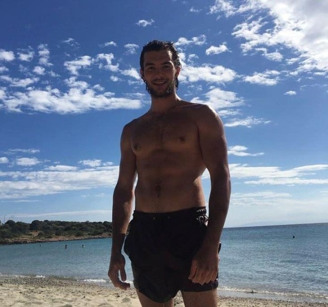 Νίκος Κοσώνας: Η διάσημη μαμά, η υποκριτική κι η ετεροθαλής αδερφή