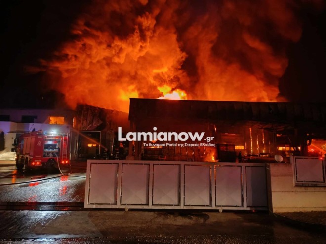 Κάηκε ολοσχερώς το εργοστάσιο της εταιρίας που εμπλέκεται στη δηλητηρίαση μαθητών
