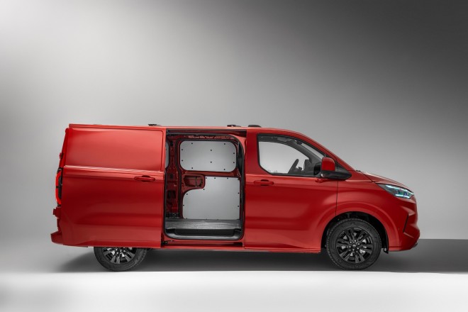 Ford Transit Custom: Ετοιμοπαράδοτο με πλούσιο εξοπλισμό