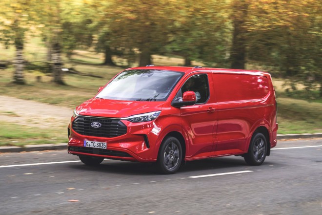 Ford Transit Custom: Ετοιμοπαράδοτο με πλούσιο εξοπλισμό