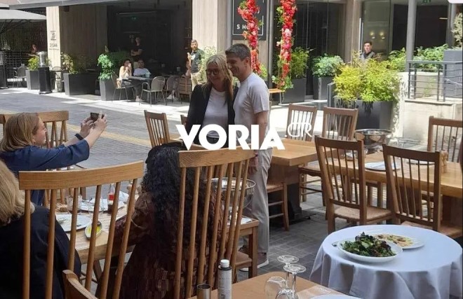 Η φωτογράφιση του Ραζβάν Λουτσέσκου με τη σύζυγο του πρωθυπουργού Μαρέβα Γκραμπόφσκι  