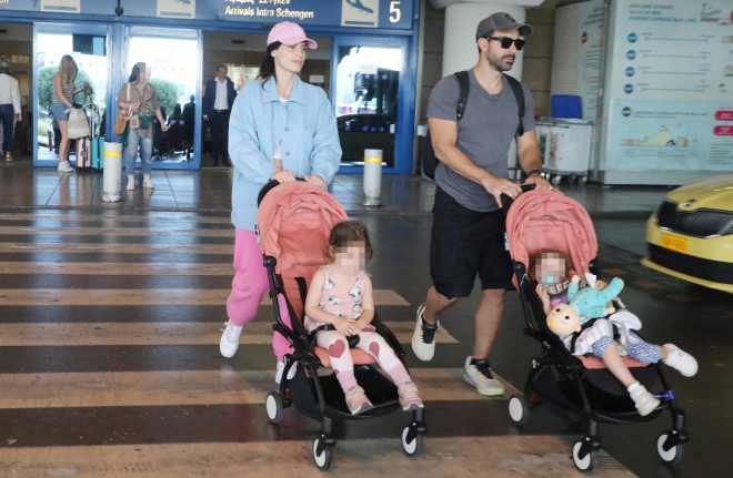 Η οικογένεια Τανιμανίδη με casual look στο Ελ. Βενιζέλος /Φωτογραφία NDP - Νίκος Δρούκας 