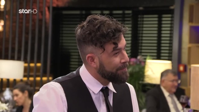 First Dates: O Νάκος έφερε τριαντάφυλλο για τον... Τάσο!