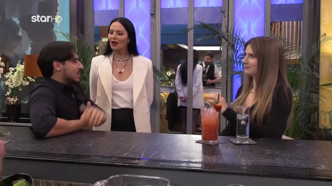 First Dates: O Νάκος έφερε τριαντάφυλλο για τον... Τάσο!