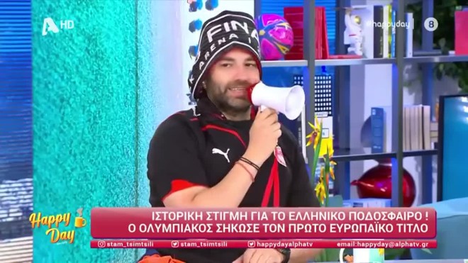 Οι πανηγυρισμοί της Σταματίνας Τσιμτσιλή με κασκόλ του Ολυμπιακού