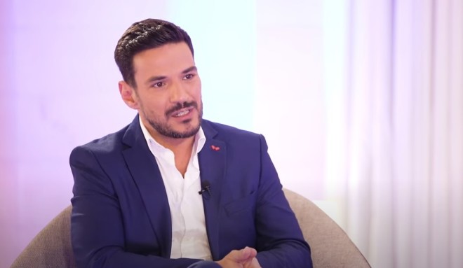 Για πρώτη φορά ο Κώστας Τσουρός παρουσίασε τη δική του εκπομπή στο Mega