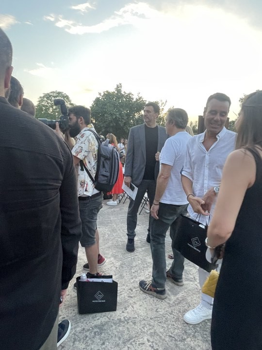 Δίπλα στη σύζυγό του ο Βασίλης Κικίλιας