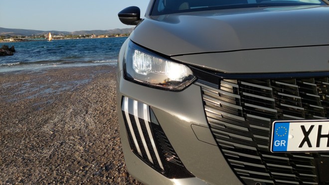 Τα φωτιστικά σώματα του Peugeot 208 1.2 Hybrid 100 e-DSC6:
