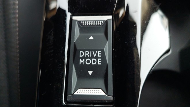 Τα προγράμματα οδήγησης του Peugeot 208 1.2 Hybrid 100 e-DSC6
