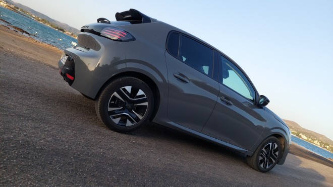 Peugeot 208 1.2 Hybrid 100 e-DSC6: Δοκιμάζουμε το ανανεωμένο μοντέλο