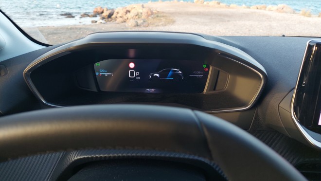 Ο πίνακας οργάνων του Peugeot 208 1.2 Hybrid 100 e-DSC6