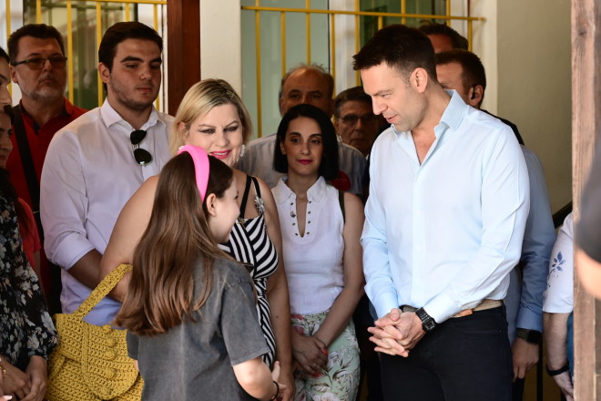 Ευρωεκλογές 2024: Στην Εκάλη ψήφισε ο Στέφανος Κασσελάκης