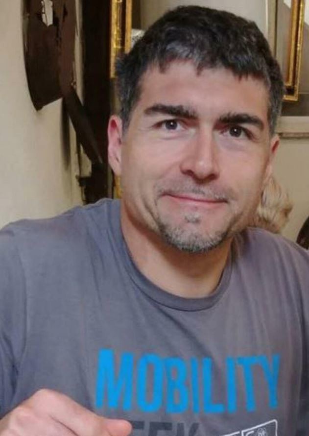 Στραγγάλισε τη σύντροφό του με καλώδιο και πήγε στην αστυνομία με το πτώμα