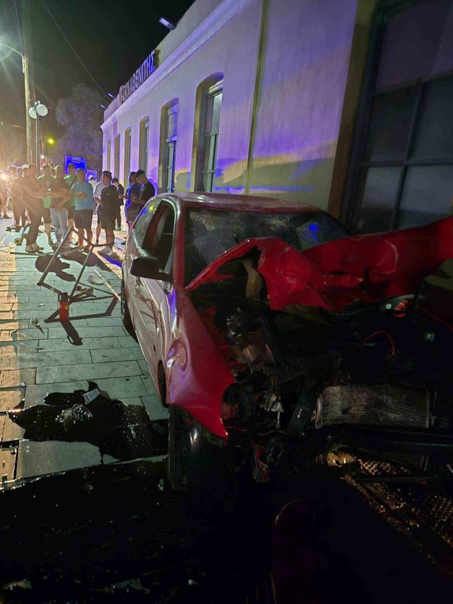 Θανατηφόρο τροχαίο στη Σύρο μετά από σύγκρουση ΙΧ με μηχανή- πηγή φωτογραφίας cycladeslive.gr