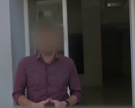 Ο δημοσιογράφος που κατηγορείται για τον ξυλοδαρμό της συντρόφου του