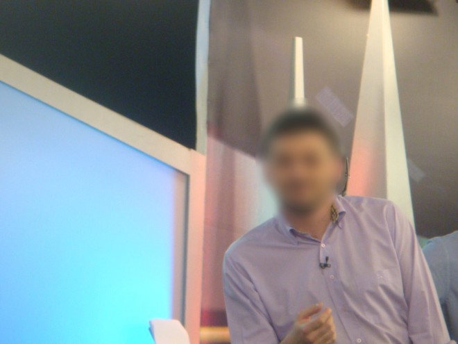 Ποιος είναι ο δημοσιογράφος της ΕΡΤ που κατηγορείται για ξυλοδαρμό