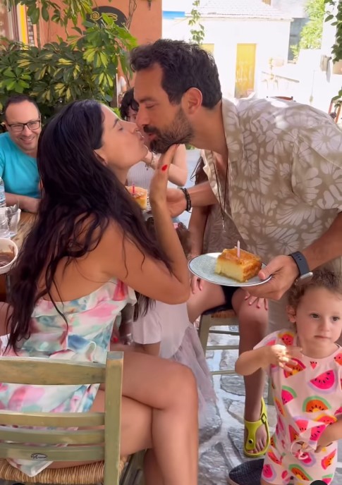 Χριστίνα Μπόμπα: Η ηλικία της και τα γενέθλια στη Νάξο με γαλακτομπούρεκο