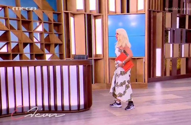 Με αθλητικό look η Ελένη Μενεγάκη
