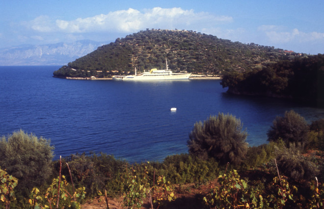 Η θαλαμηγός Cristina O στον Σκορπιό