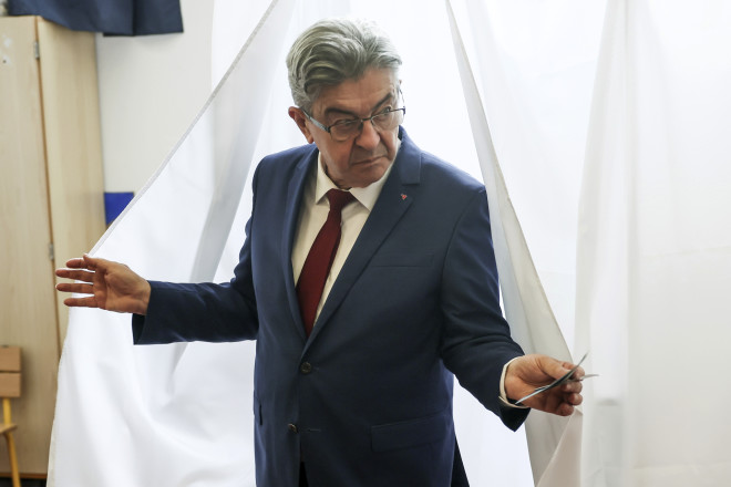 Μελανσόν: Ο Μακρόν να μας καλέσει να κυβερνήσουμε